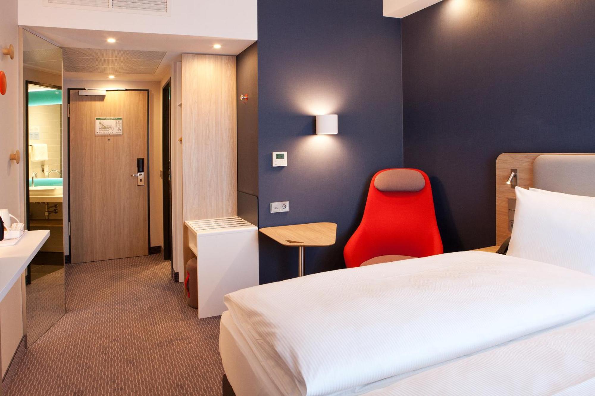 Holiday Inn Express - Remscheid Bagian luar foto